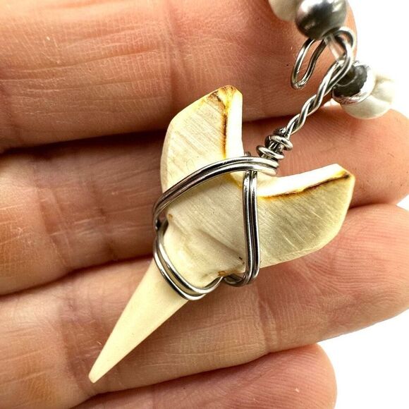 Shark tooth wood and shell beaded necklace - Picture 6 of 8